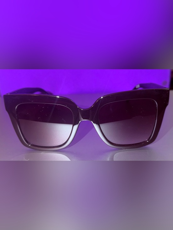Quay Australia Accessories - 🕶️ Quay Australia Maroon Gradient Square Sunglasses